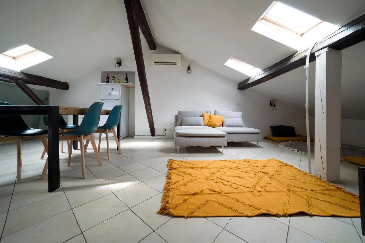 Hbhall Navigli 30 Apartment Milan Italy