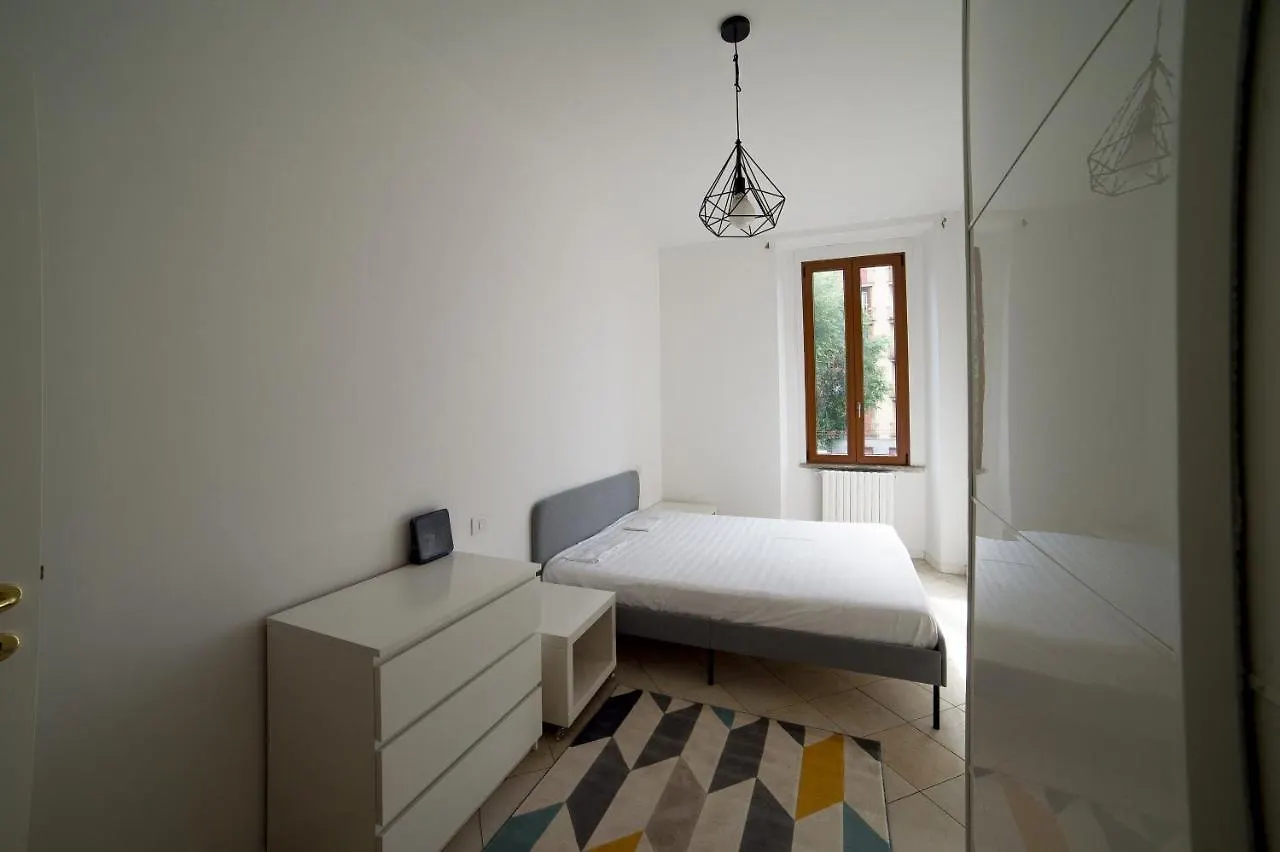 Hbhall Navigli 30 Apartment Milan